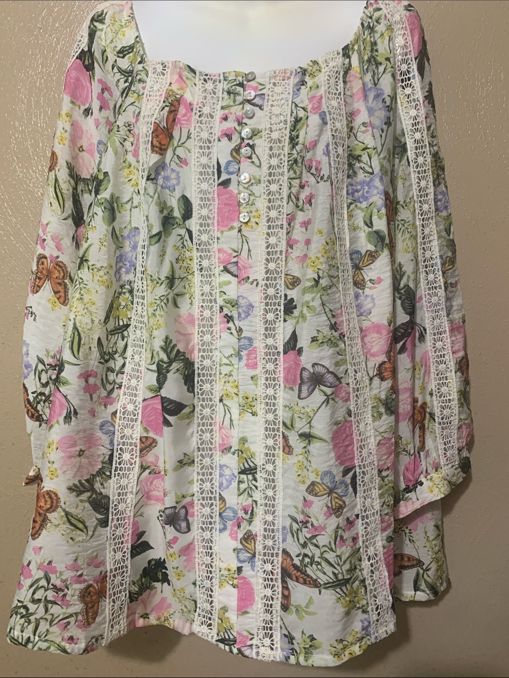 Fig + Flower 2X Floral Lace Top in White & Pink Butterflies NWT